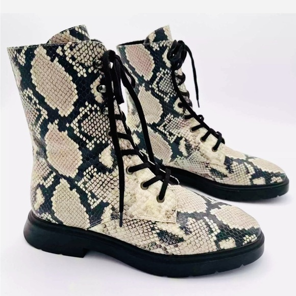 Stuart Weitzman Mc Kenzee python embossed combat boot NEW + dust bag. Size 6.5 - Picture 5 of 9